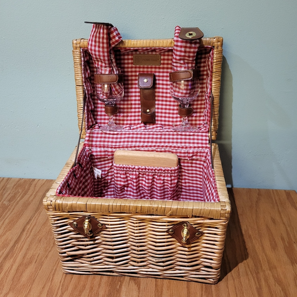 Picnic Time Chardonnay Basket